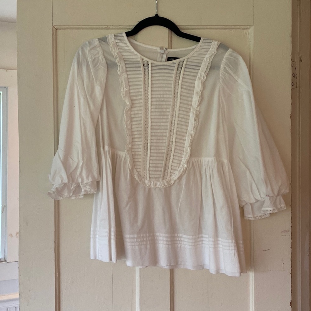 Sweet white BCBG blouse. Perfect condition.